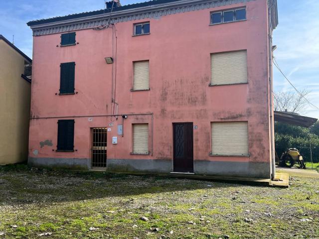 Villa Indipendente in vendita a Cortina, Alseno