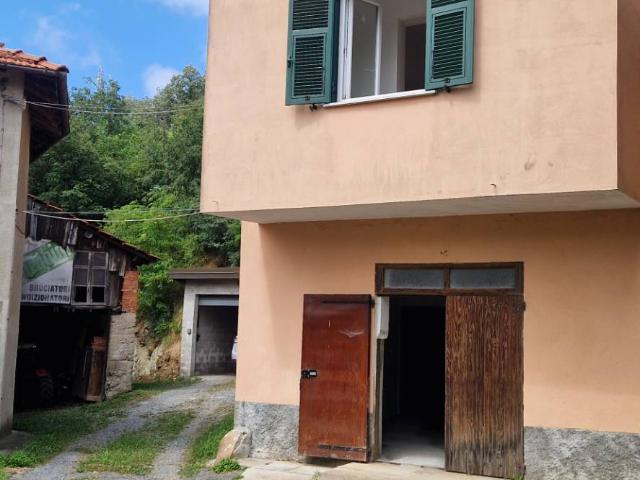 Villa Indipendente in vendita a Altare, Liguria