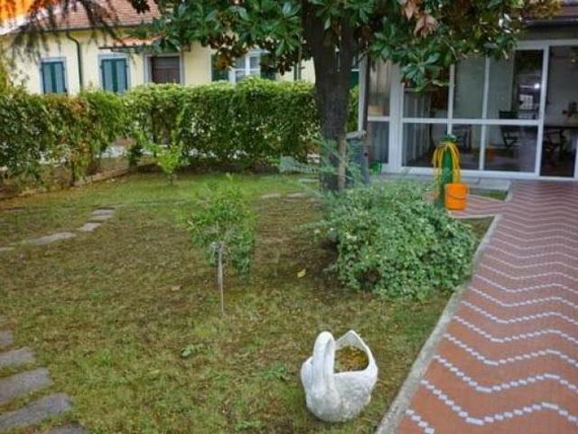 Villa Indipendente in vendita a Carrara, Toscana