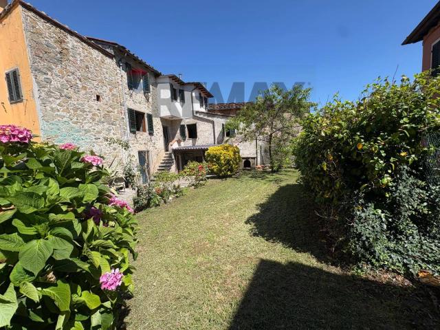 Villa Indipendente in vendita a Unione dei comuni Media Valle del Serchio, Benabbio