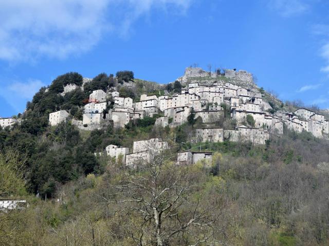 Villa Indipendente in vendita a Unione dei comuni Media Valle del Serchio, Lucchio