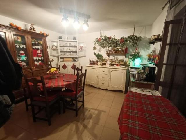 Villa Indipendente in vendita a Pontecimato, Carrara