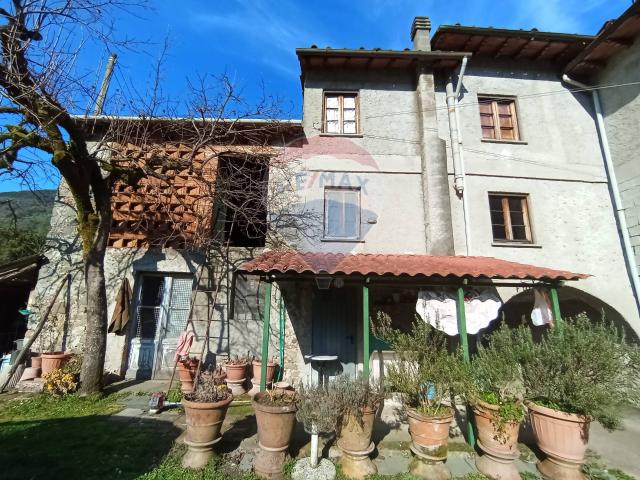 Villa Indipendente in vendita a Unione dei comuni Media Valle del Serchio, Borgo A Mozzano