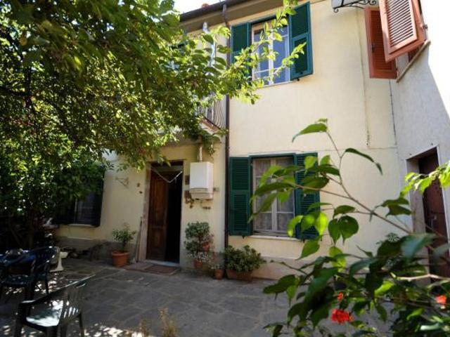 Villa Indipendente in vendita a Montignoso, Toscana