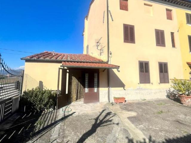 Villa Indipendente in vendita a Tempagnano di Lunata, Bagni Di Lucca Ponte