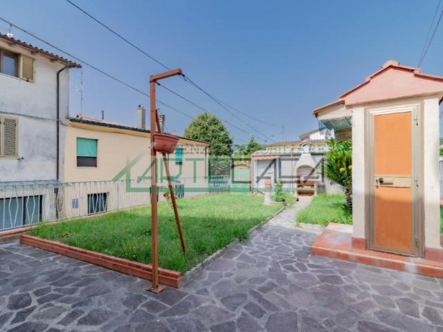 Villa Indipendente in vendita a San Frediano a Settimo, Cascina