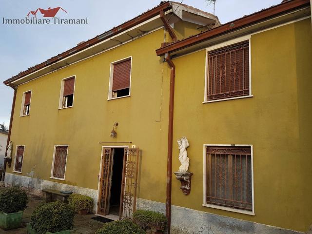 Villa Indipendente in vendita a Castell'arquato, Reggio Emilia