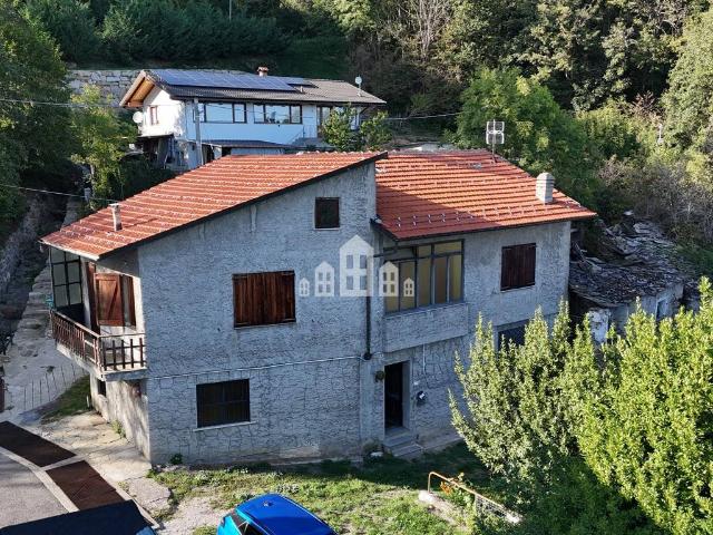 Villa Indipendente in vendita a Crosio, Chiesanuova
