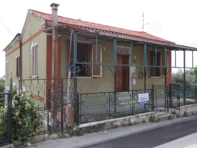 Villa Indipendente in vendita a Unione dei Comuni della Val Vibrata, Controguerra