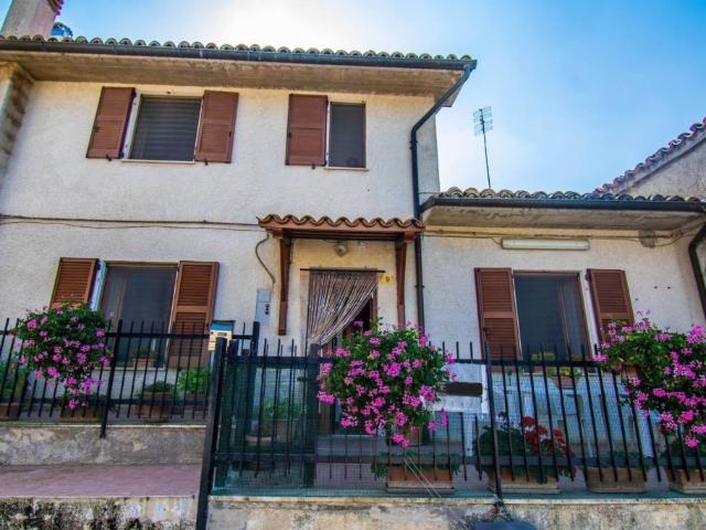 Villa Indipendente in vendita a San Giovanni, Marche