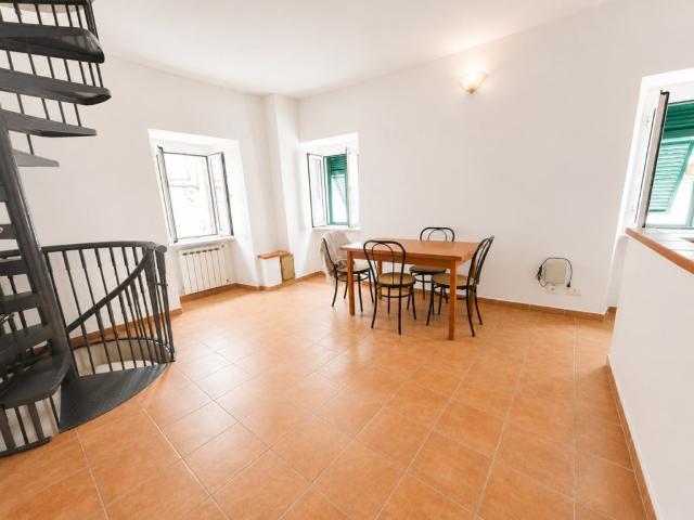 Villa Indipendente in vendita a Follo, Liguria