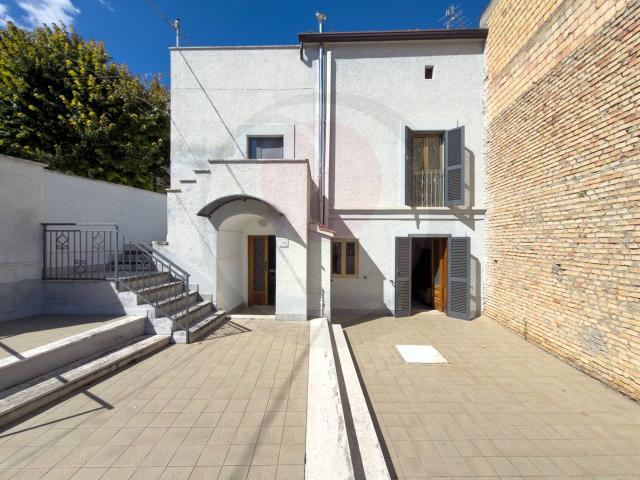 Villa Indipendente in vendita a Frisa, Chieti