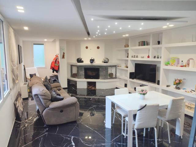 Villa Indipendente in vendita a Medio Ponente, Serra Riccò