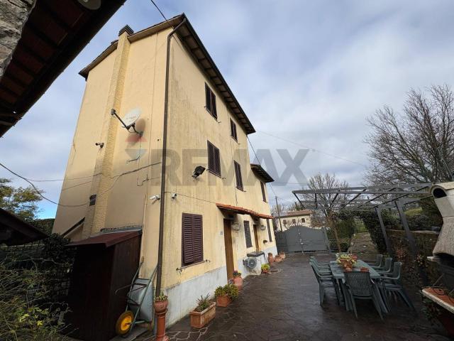 Villa Indipendente in vendita a Bagni Di Lucca Ponte, Toscana