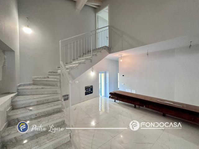 Villa Indipendente in vendita a Magliolo, Liguria