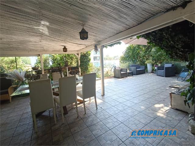 Villa Indipendente in vendita a Peschiera Del Garda, Veneto