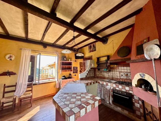 Villa Indipendente in vendita a Unione di comuni Montana Lunigiana, Podenzana
