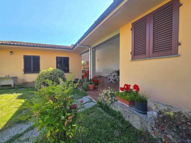 Villa Indipendente in vendita a Porcari, Toscana