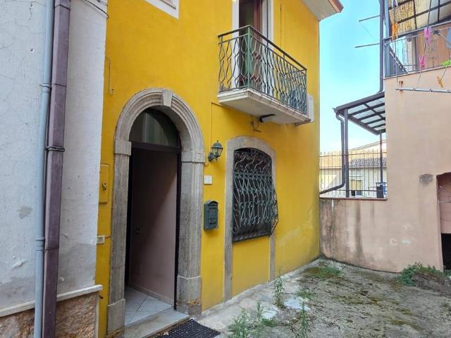 Villa Indipendente in vendita a Pratola Serra, Campania