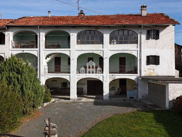 Villa Indipendente in vendita a Val di Chy, Piemonte