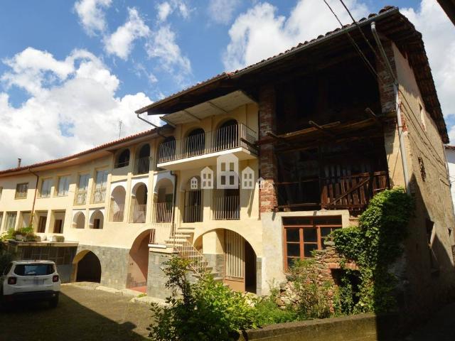 Villa Indipendente in vendita a Val di Chy, Piemonte