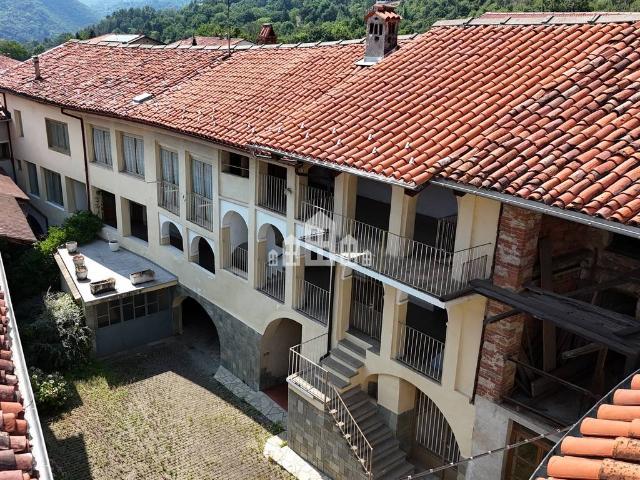 Villa Indipendente in vendita a Val di Chy, Piemonte