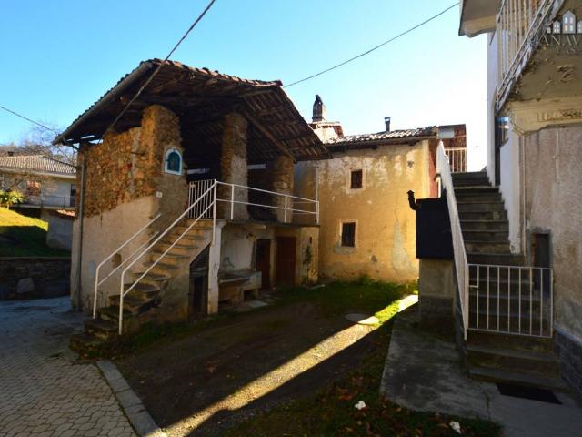 Villa Indipendente in vendita a Val di Chy, Piemonte