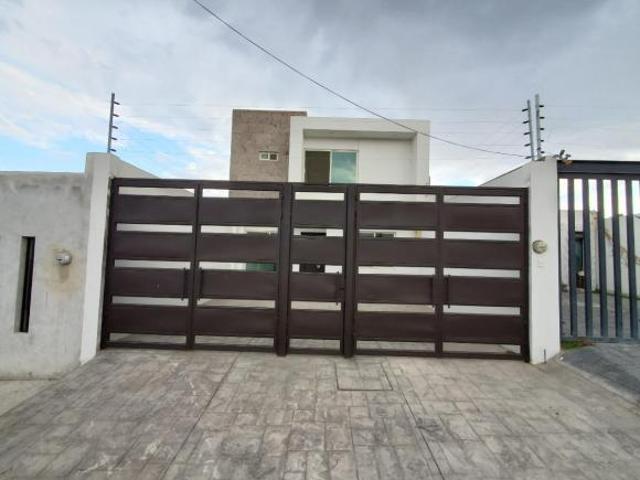 Casa seminueva con excelente ubicación
