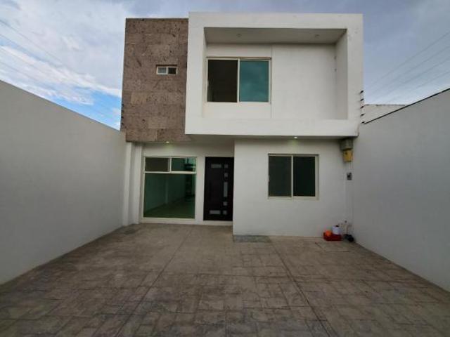 Casa seminueva con excelente ubicación