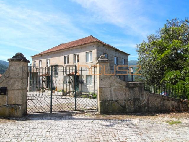 Casa venda em Oliveira Do Douro, Viseu