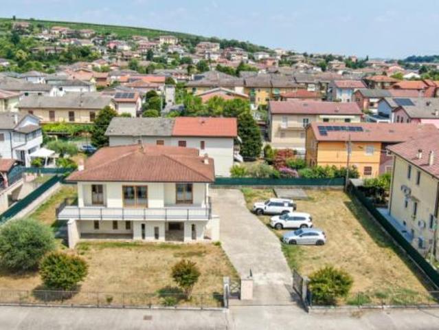 Appartamento in vendita a Strà, Colognola Ai Colli