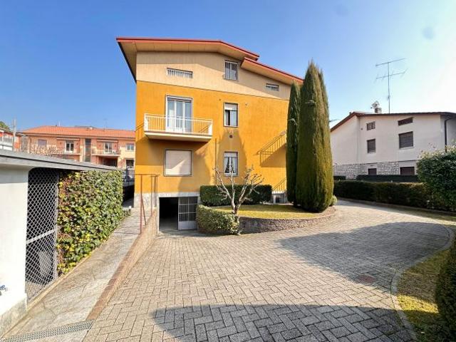 Villa Indipendente in vendita a Crevenna, Erba
