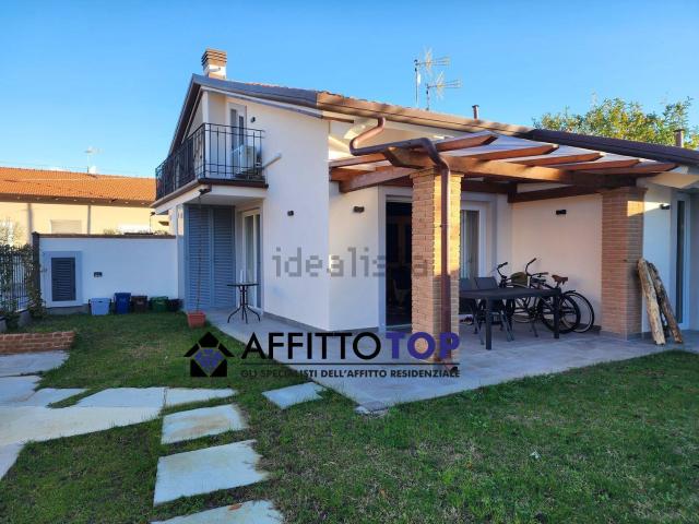 Villa Indipendente in affitto a Marina di Carrara, Carrara