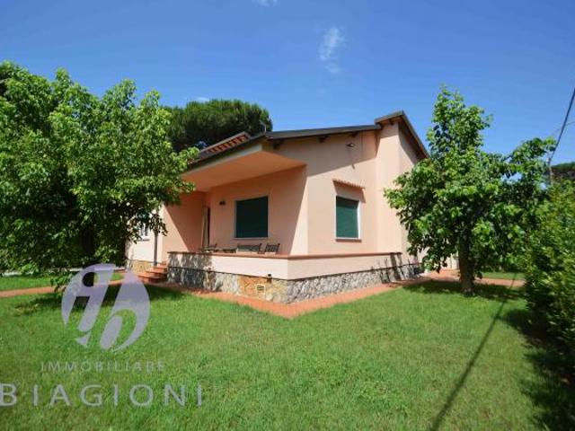 Villa Indipendente in affitto a Tonfano, Toscana