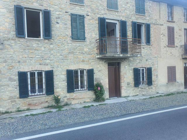 Villa Indipendente in affitto a Zavattarello, Lombardia