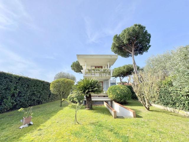Villa Indipendente in affitto a Camaiore, Toscana