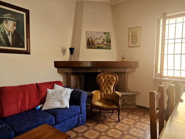 Villa Indipendente in affitto a Marina di Massa, Marina Di Massa