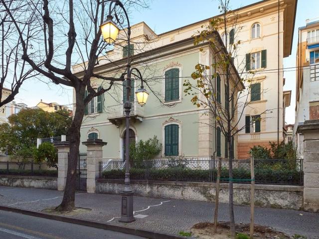 Villa Indipendente in vendita a Albenga, Liguria