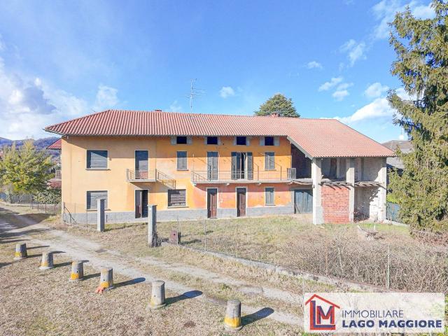 Villa Indipendente in vendita a Cascina Padova, Angera