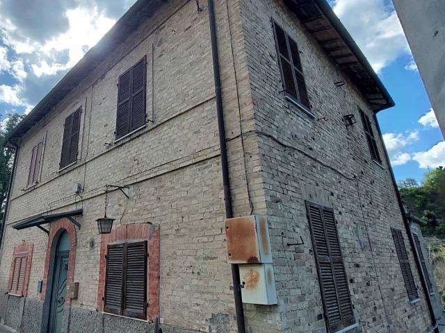 Villa Indipendente in vendita a Mozzano, Marche