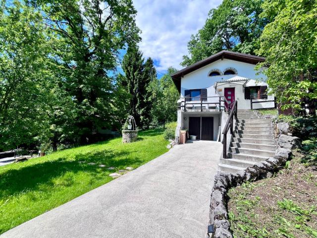 Villa Indipendente in vendita a Aviano, Friuli-Venezia Giulia