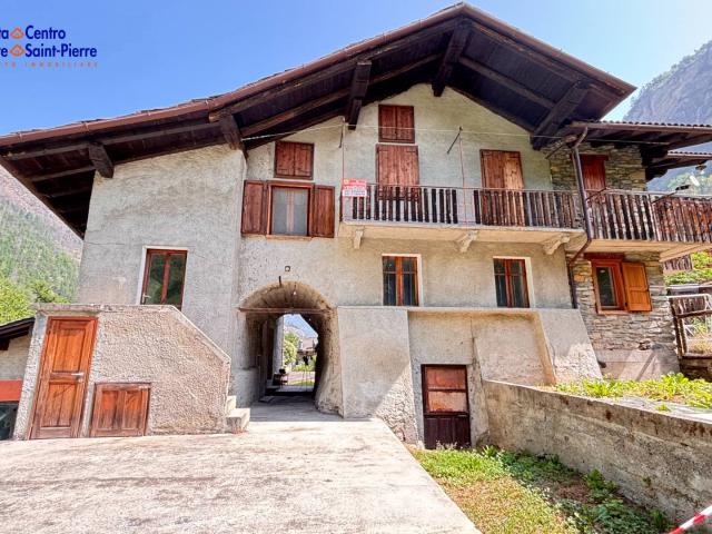 Villa Indipendente in vendita a Aymavilles, Aosta