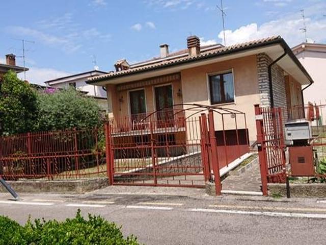 Villa Indipendente in vendita a Bardolino, Veneto