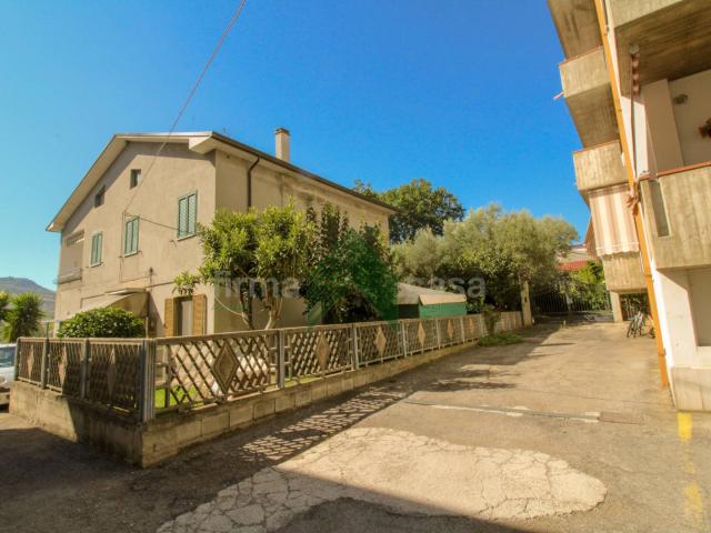 Villa Indipendente in vendita a Bellante, Abruzzo