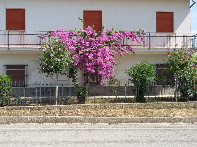 Villa Indipendente in vendita a Bellante, Abruzzo