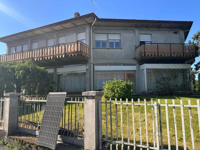 Villa Indipendente in vendita a Brenna, Lombardia
