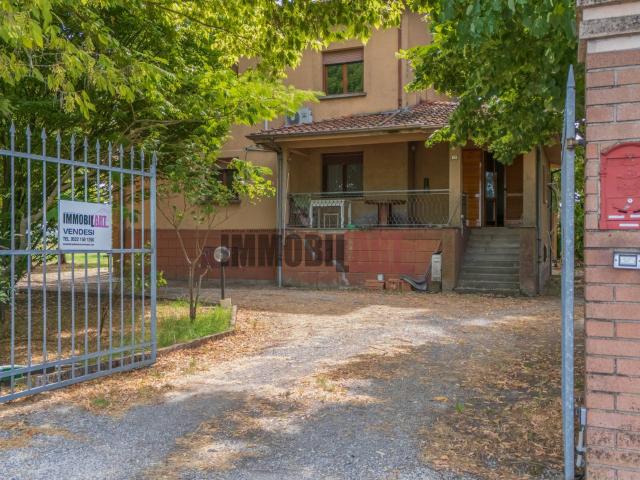 Villa Indipendente in vendita a Terra di Mezzo, Re