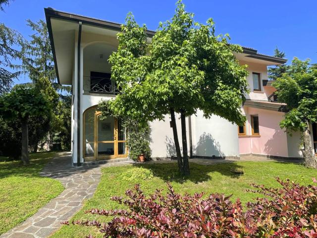 Villa Indipendente in vendita a Cairo Montenotte, Liguria