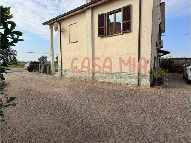 Villa Indipendente in vendita a Calendasco, Reggio Emilia