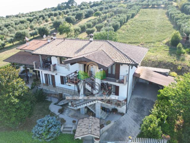 Villa Indipendente in vendita a Floriano, Campli